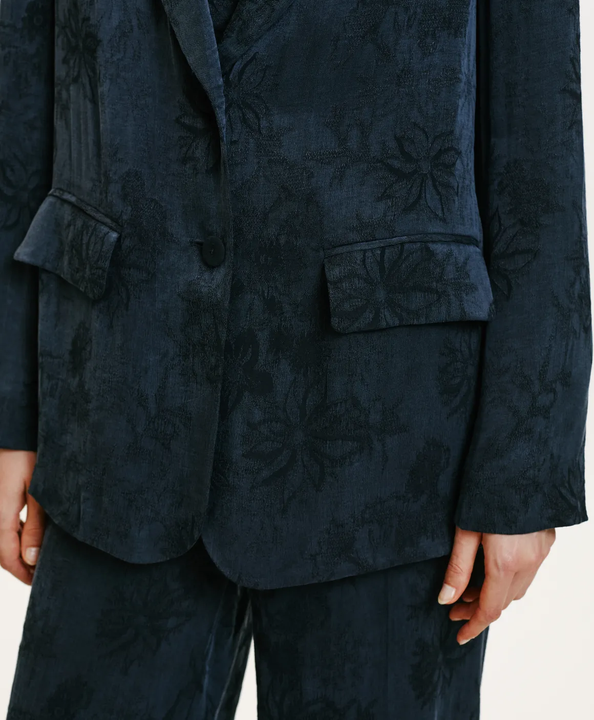 Momoni GIACCA NAGOYA IN LYONCEL VISCOSA JACQUARD- Indaco Hot